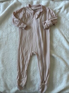 Kyte BABY NEWBORN Light Blush Pink Footed Zipper One-Piece Bamboo blend